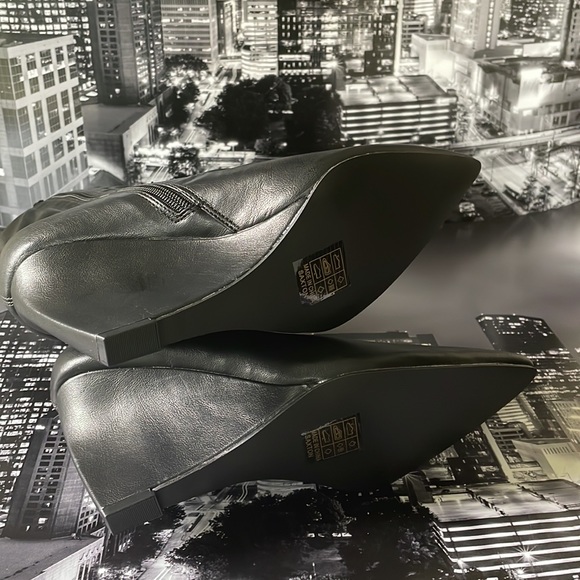 Noir The Sole Heir Wedge Ankle Boots - Picture 4 of 8